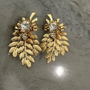 VTG Sarah Cov Clip On Earrings